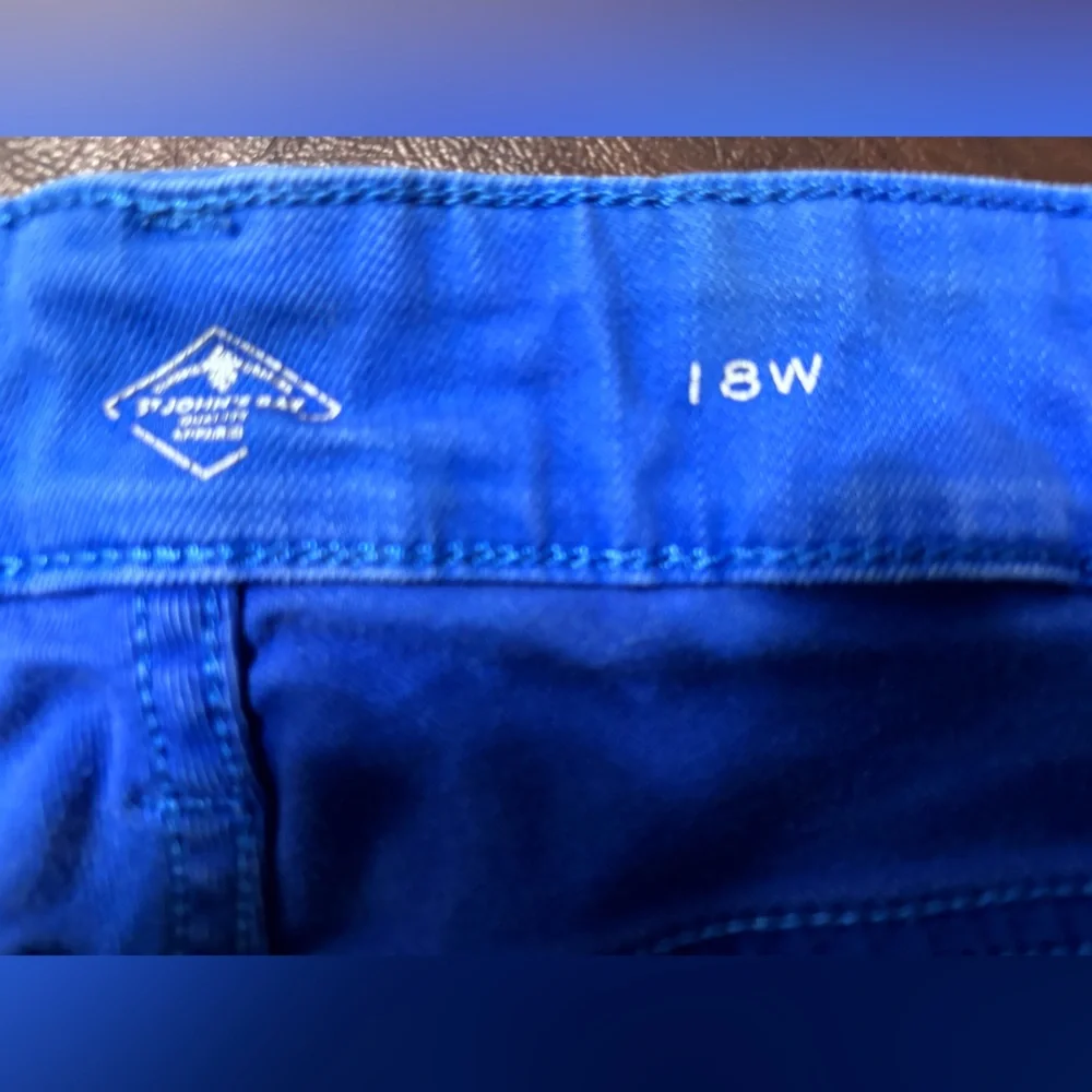 St. John's Bay Bright Blue Cropped Women's Jeans - Picture 3 of 6